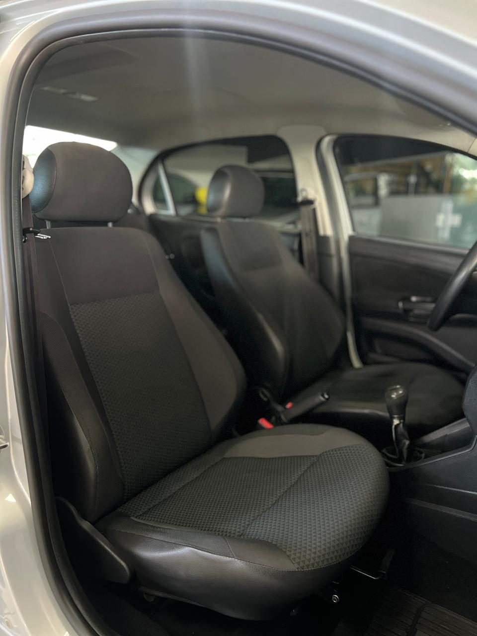 Volkswagen Voyage foto 9
