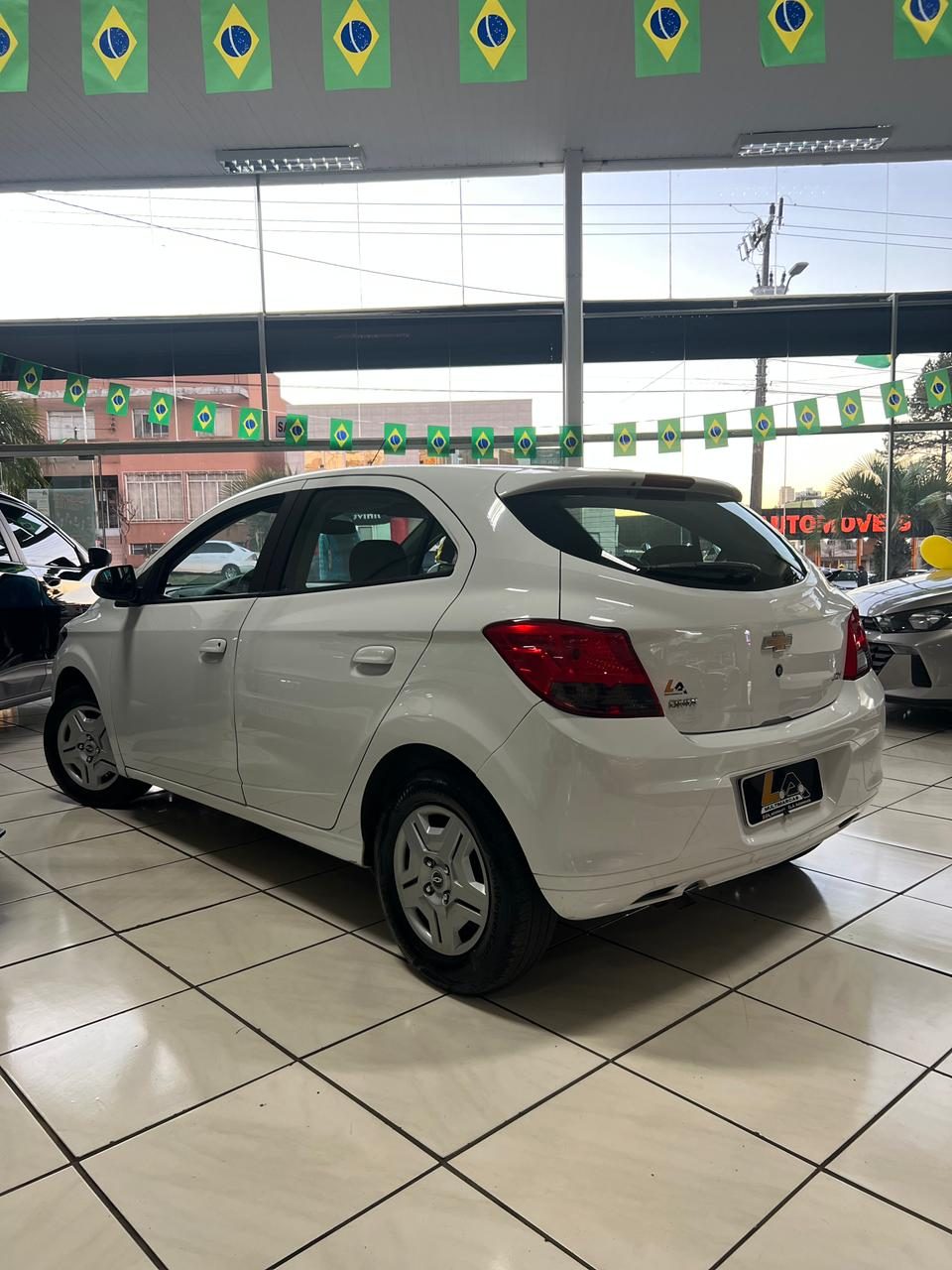 Chevrolet Onix foto 3