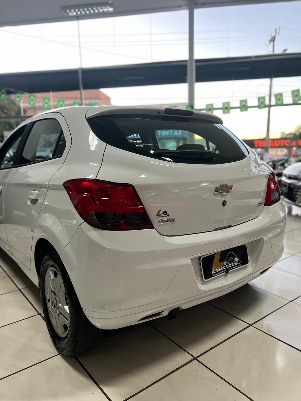 Chevrolet Onix foto 4