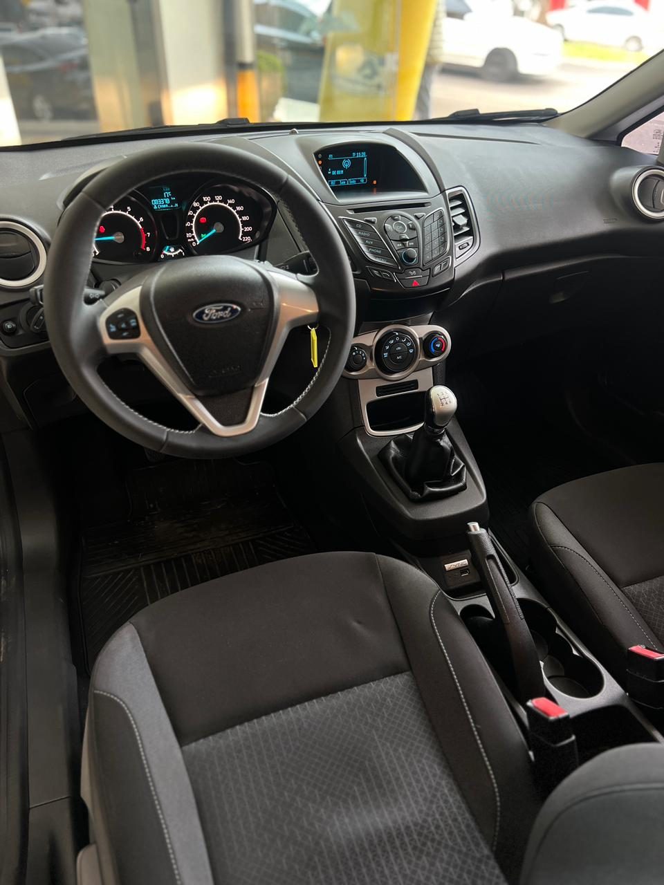 Ford Fiesta foto 5