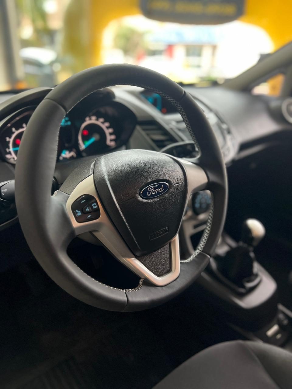 Ford Fiesta foto 6