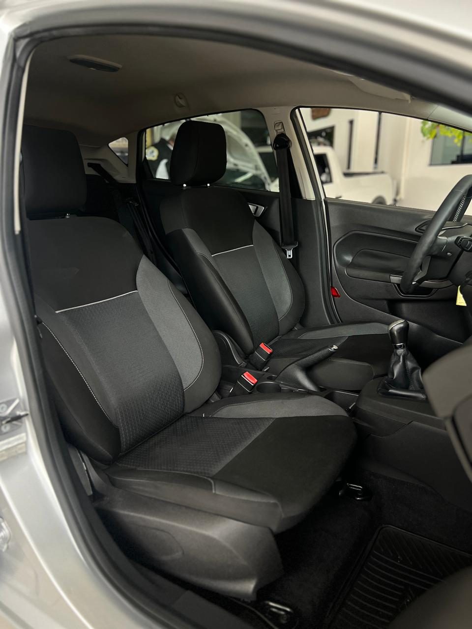 Ford Fiesta foto 10
