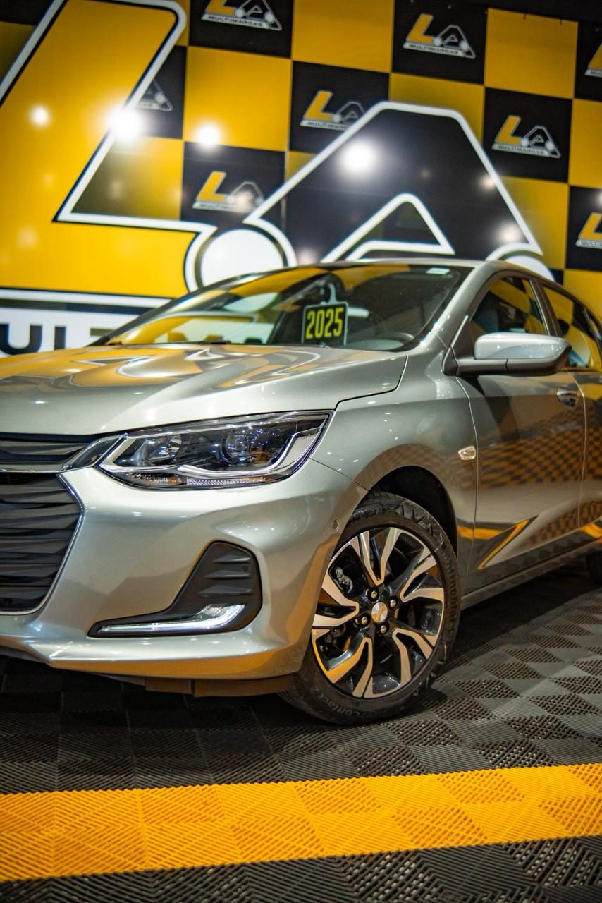 CHEVROLET  Onix foto 2