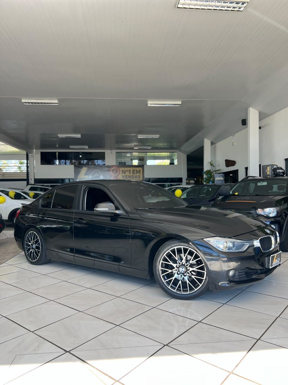 BMW 320i foto 1