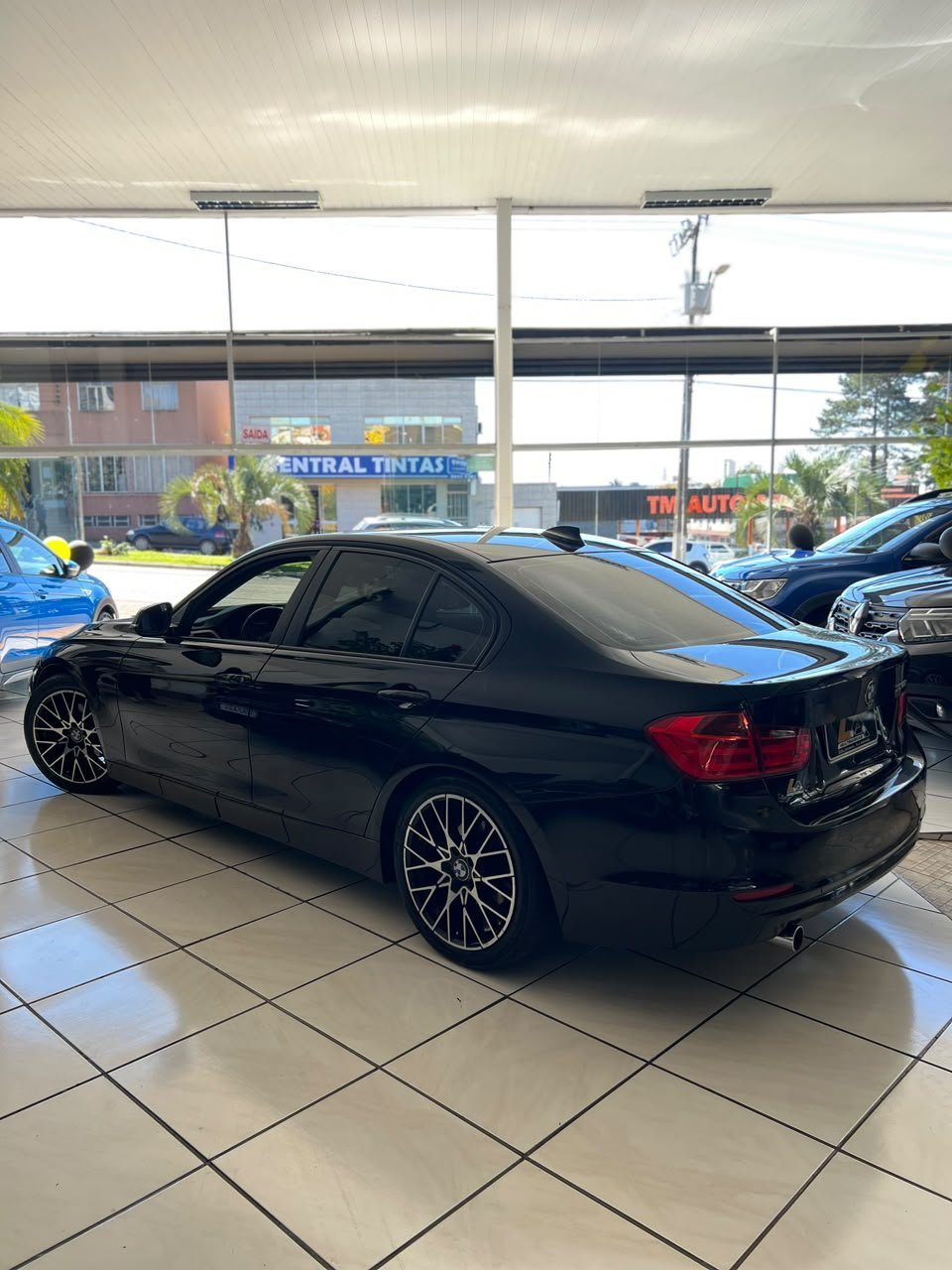 BMW 320i foto 3