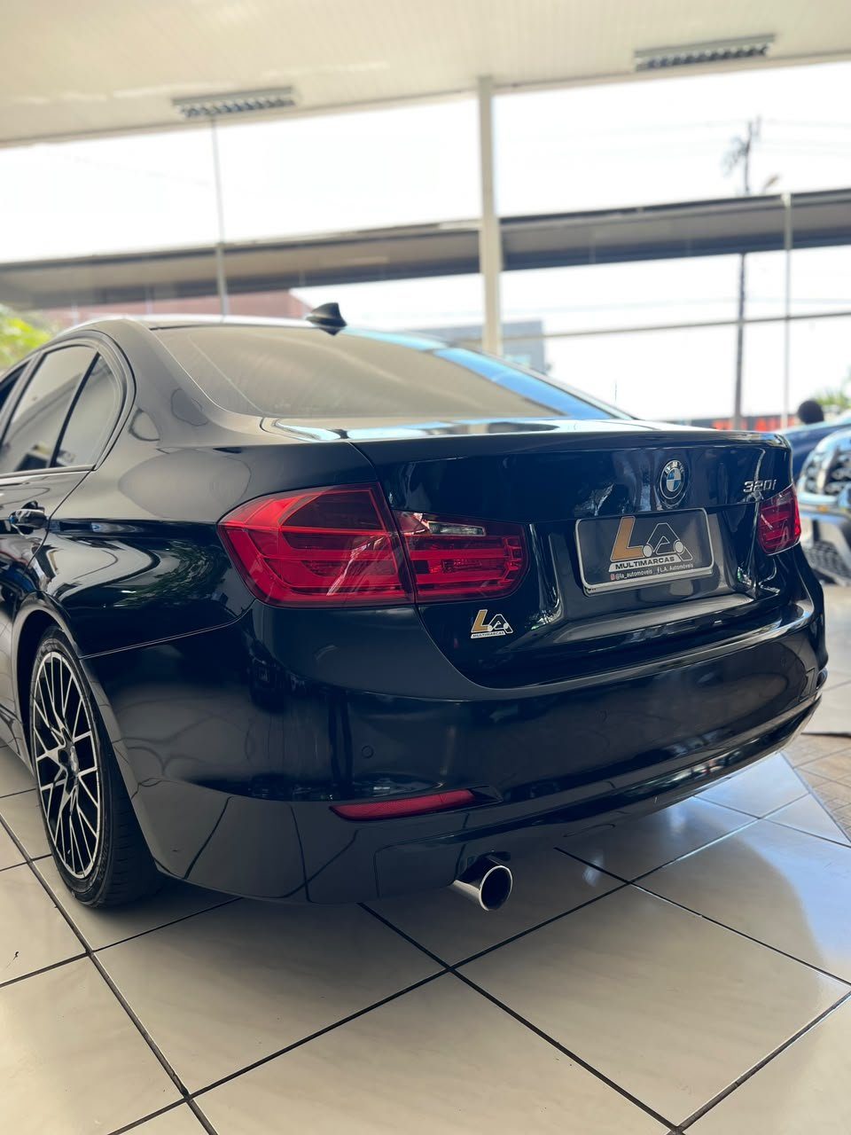 BMW 320i foto 4