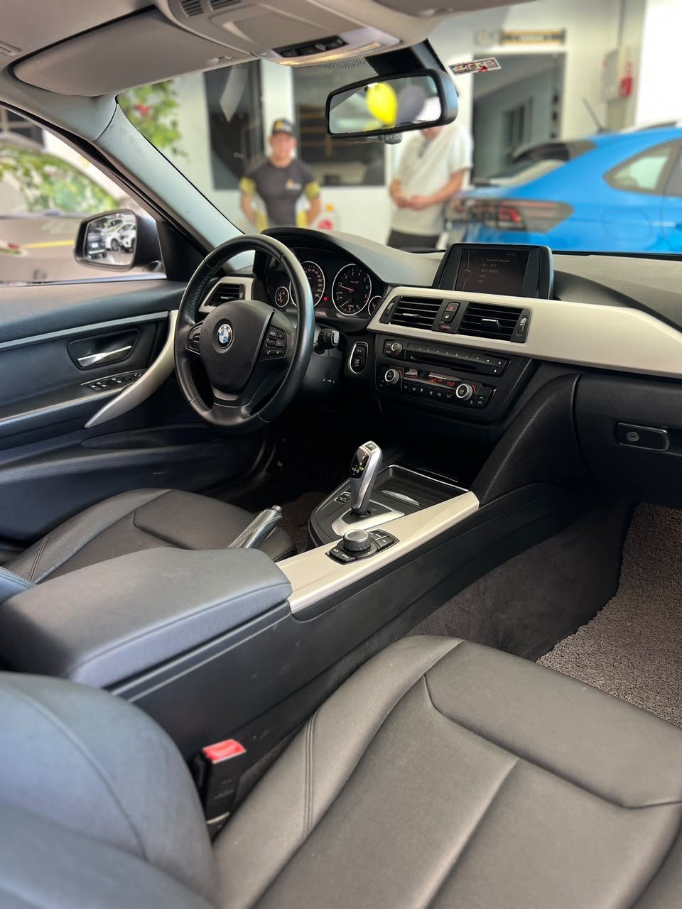 BMW 320i foto 6