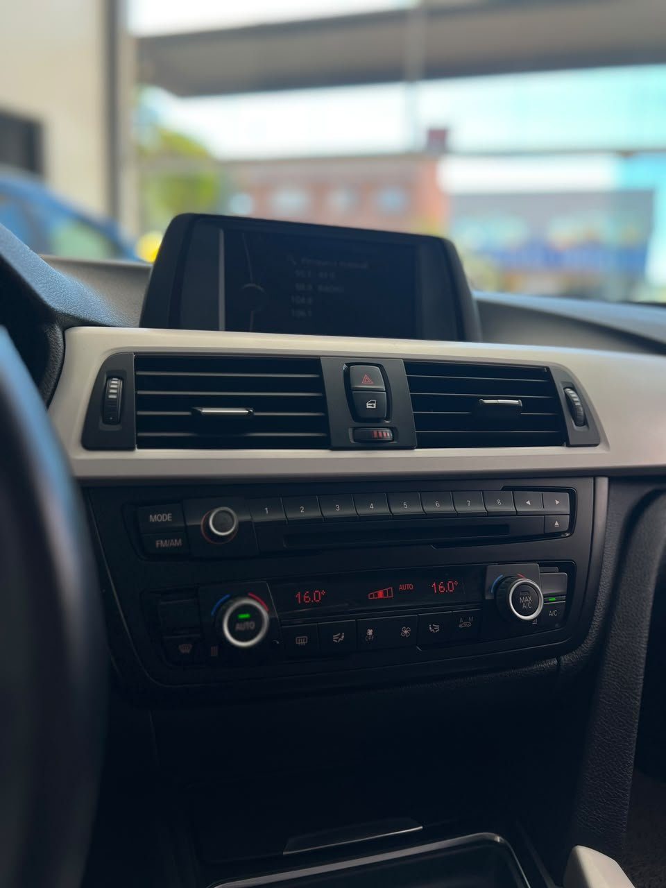 BMW 320i foto 8