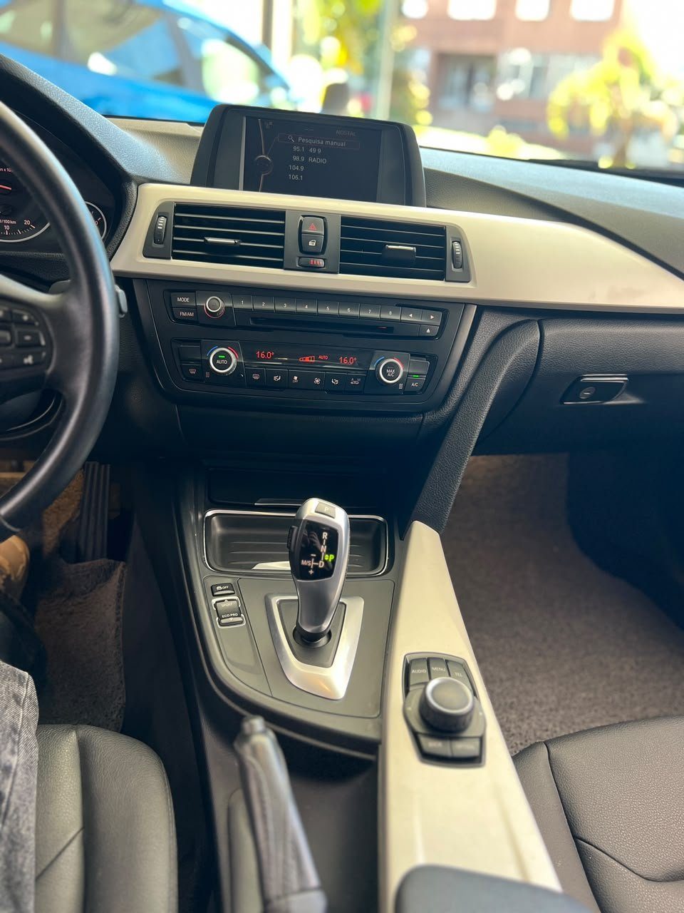 BMW 320i foto 12