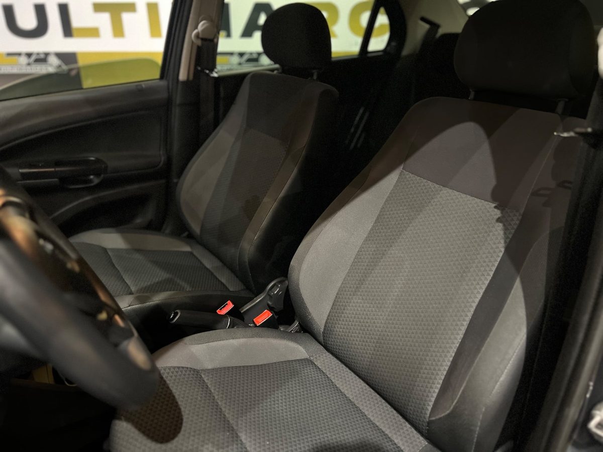 Volkswagen Voyage foto 8